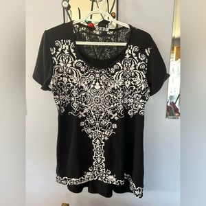 Short sleeved top with with accents